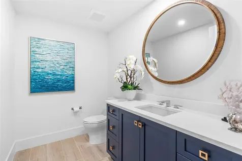 1035 Seaside Drive Sarasota FL 34242