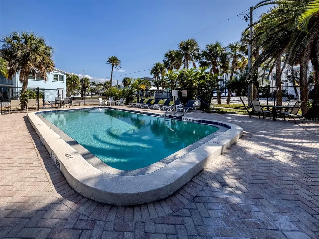 73 Avenida Messina Sarasota FL 34242