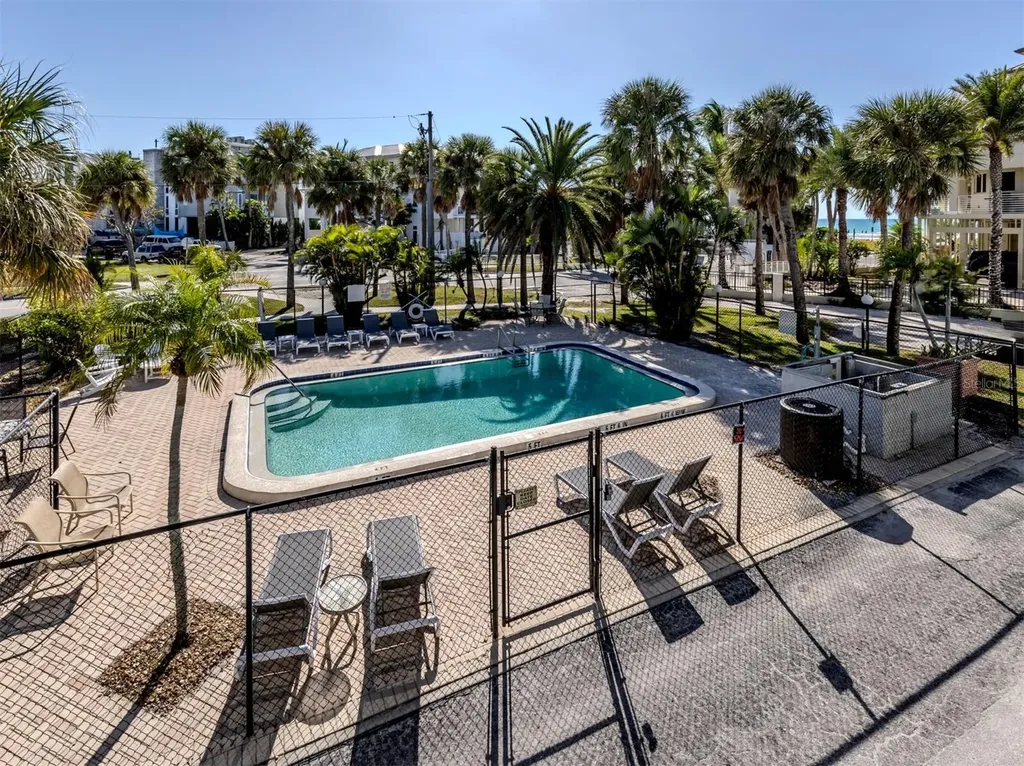 73 Avenida Messina Sarasota FL 34242