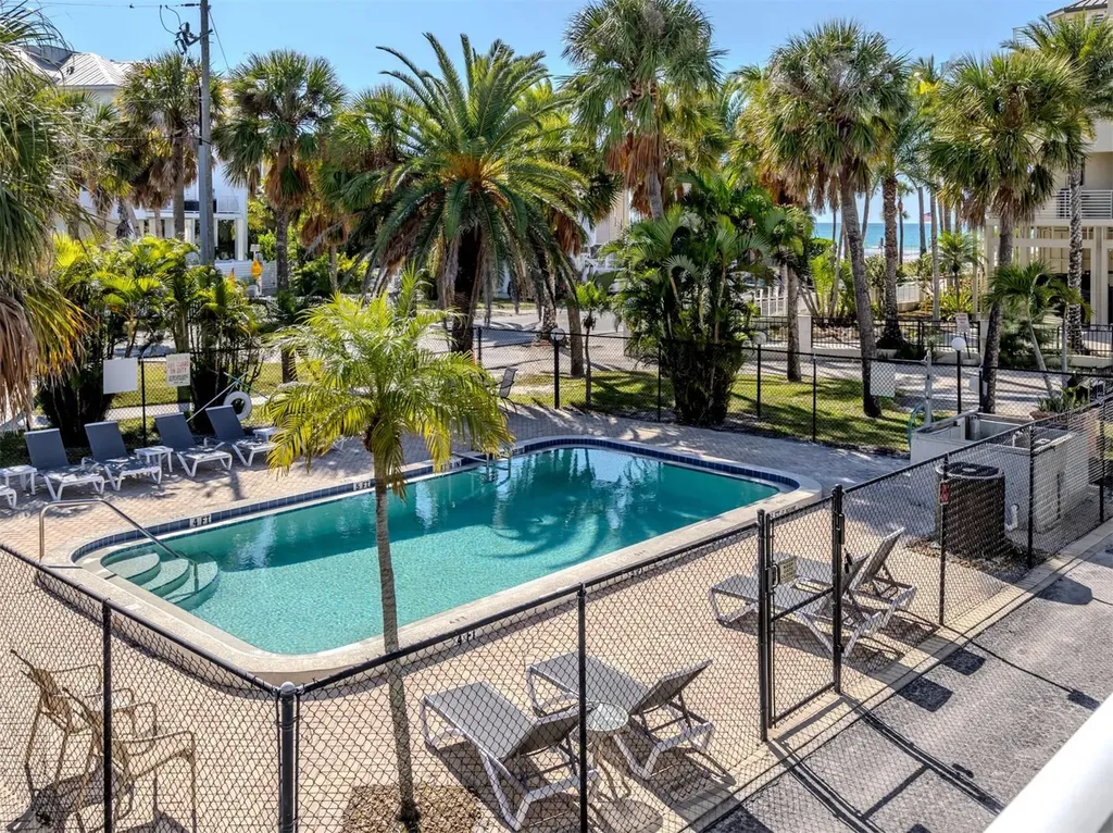 73 Avenida Messina Sarasota FL 34242