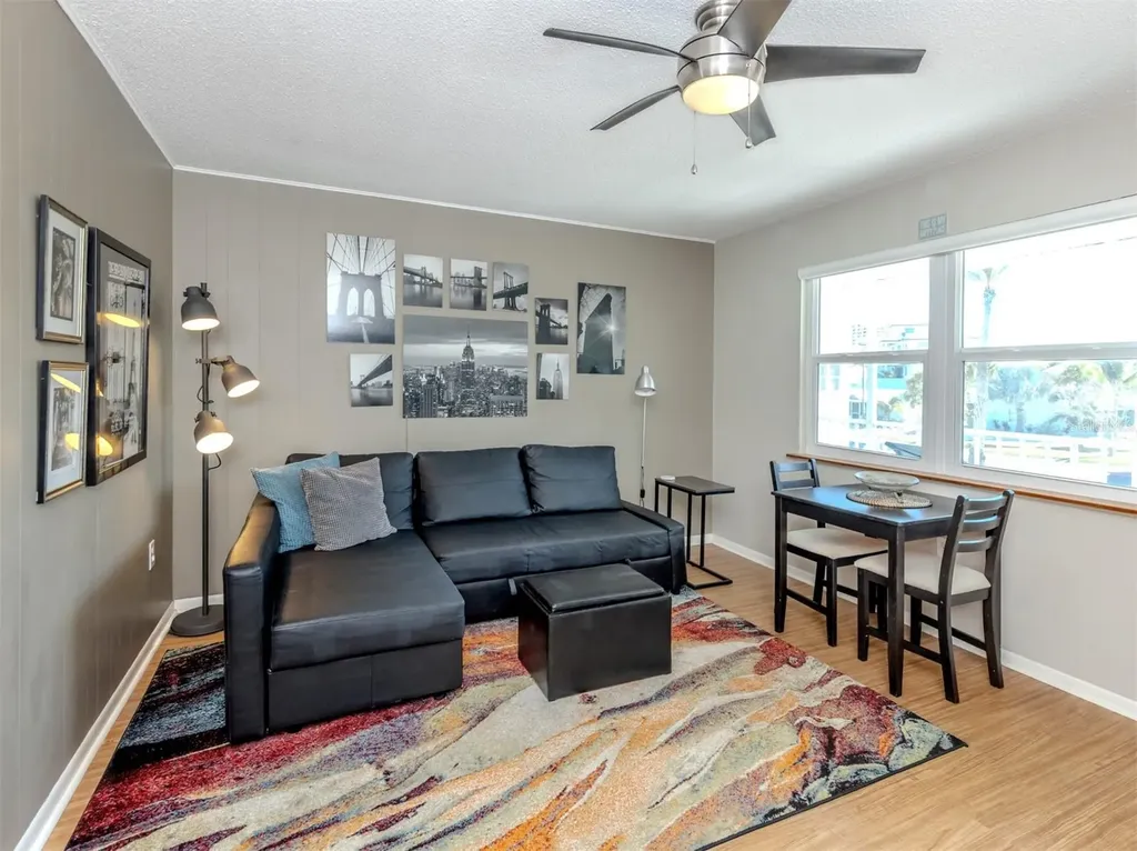 73 Avenida Messina Sarasota FL 34242