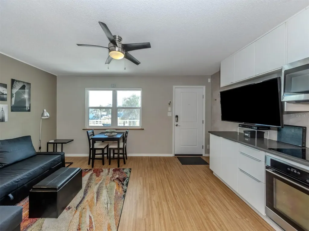 73 Avenida Messina Sarasota FL 34242