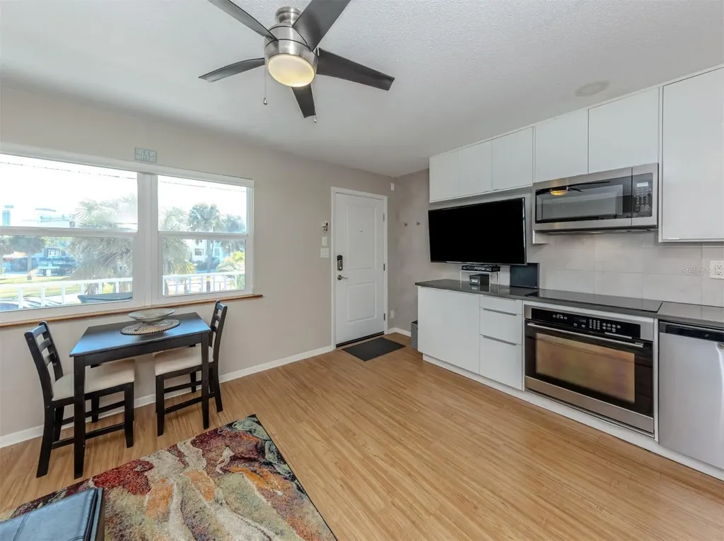 73 Avenida Messina Sarasota FL 34242