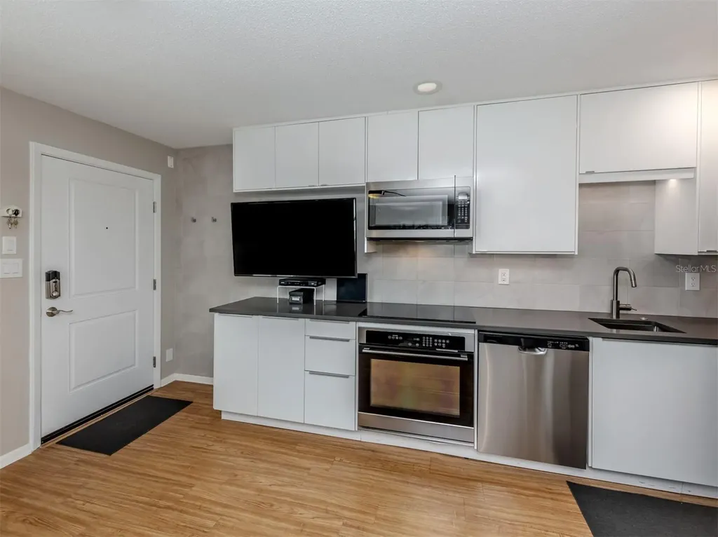 73 Avenida Messina Sarasota FL 34242