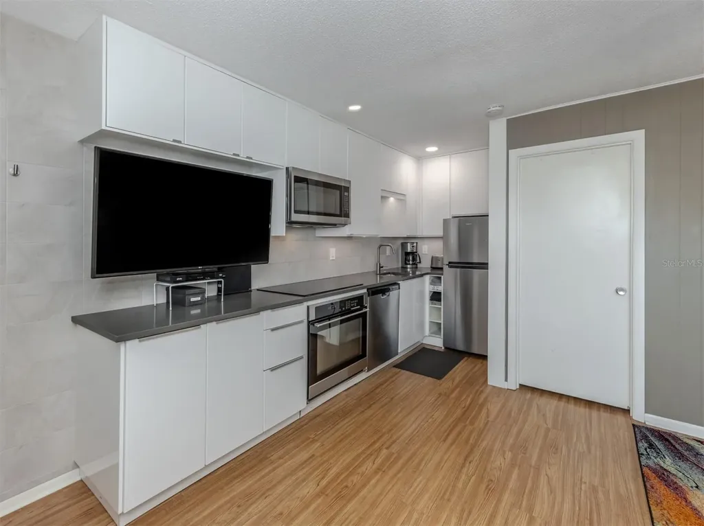 73 Avenida Messina Sarasota FL 34242