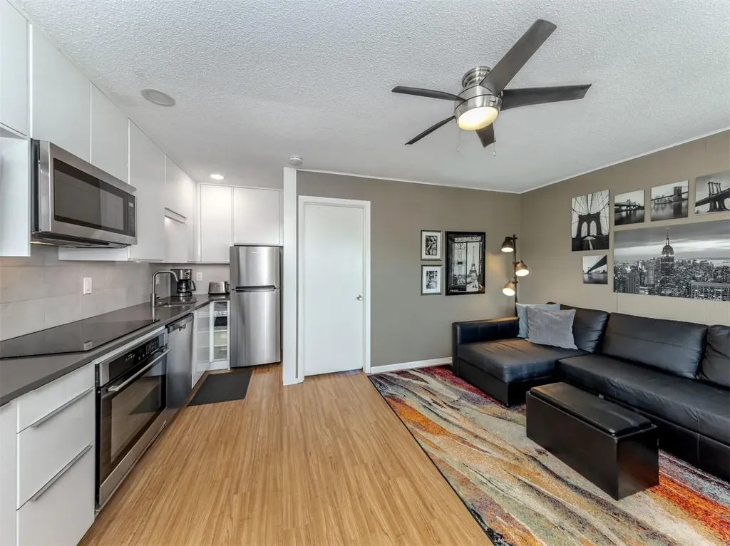 73 Avenida Messina Sarasota FL 34242