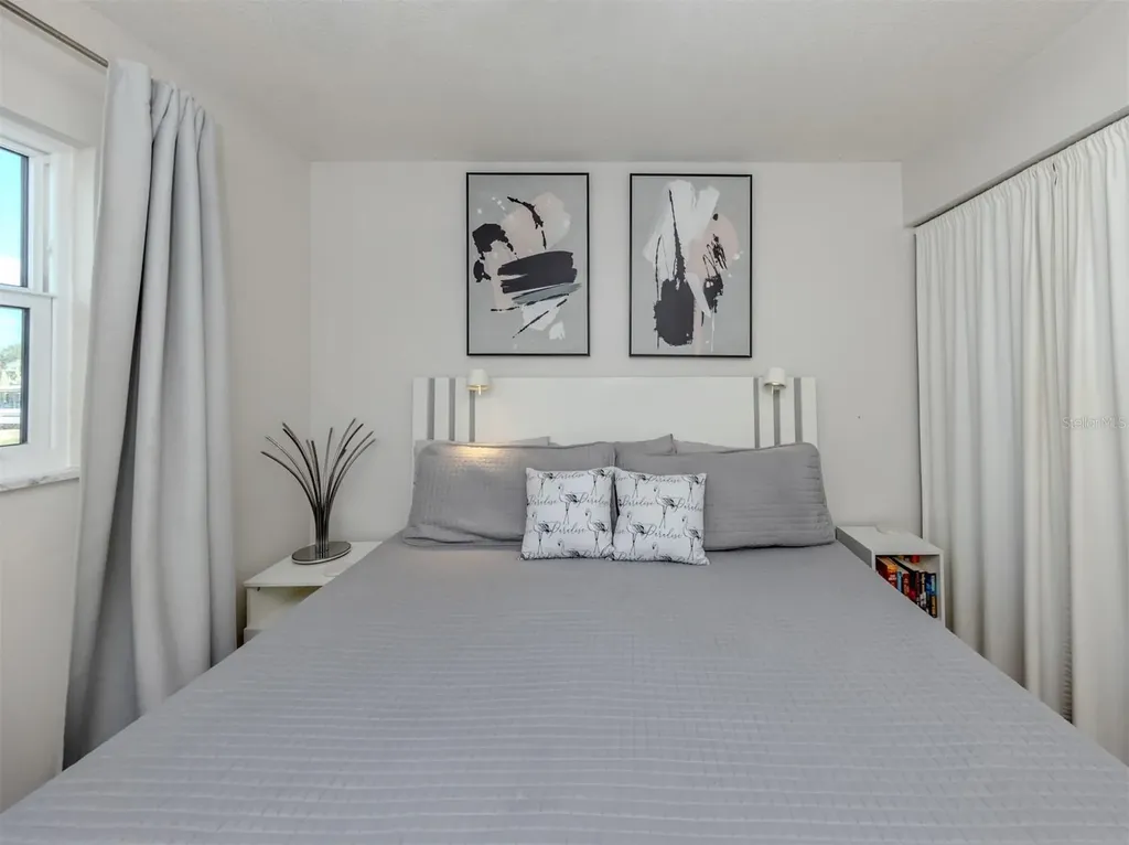 73 Avenida Messina Sarasota FL 34242