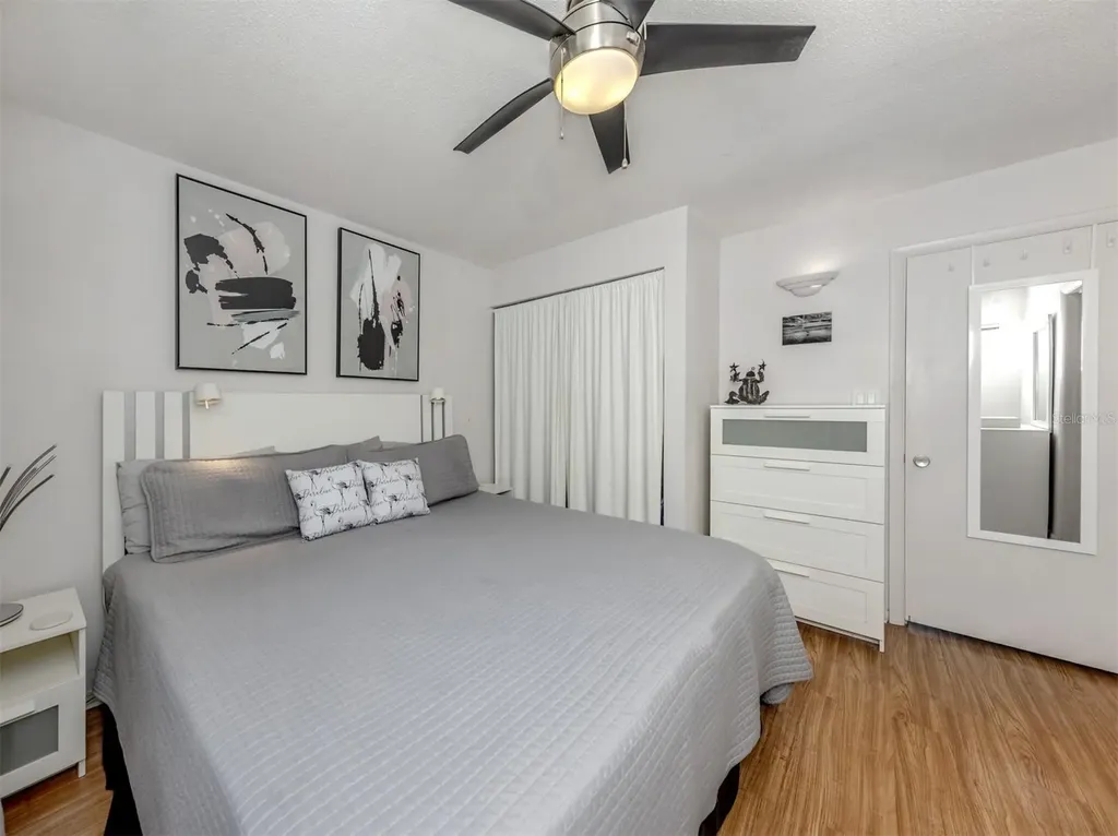 73 Avenida Messina Sarasota FL 34242