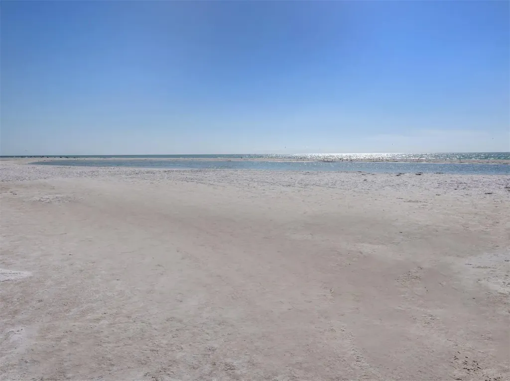 73 Avenida Messina Sarasota FL 34242