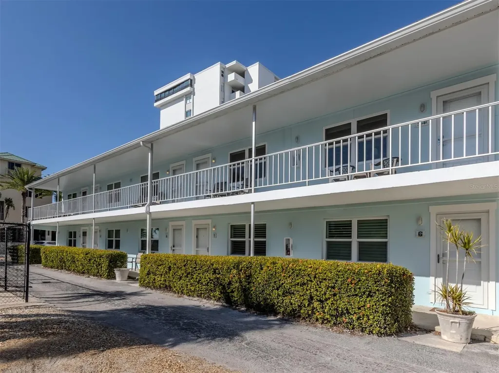 73 Avenida Messina Sarasota FL 34242