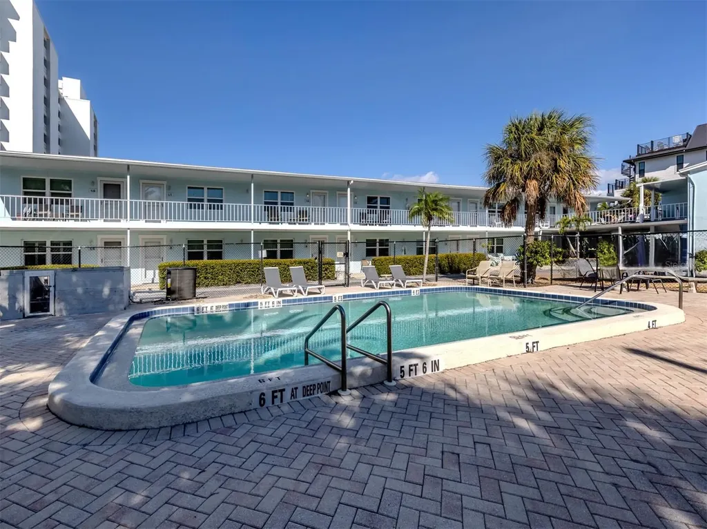 73 Avenida Messina Sarasota FL 34242