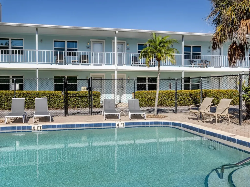 73 Avenida Messina Sarasota FL 34242