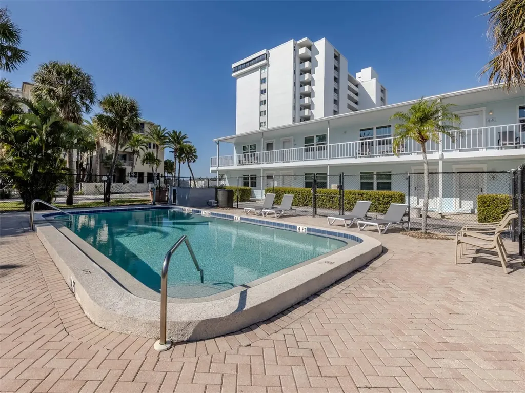 73 Avenida Messina Sarasota FL 34242