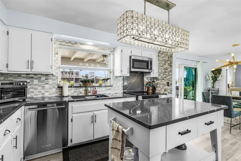 3005 SE 18th Avenue Cape Coral FL 33904