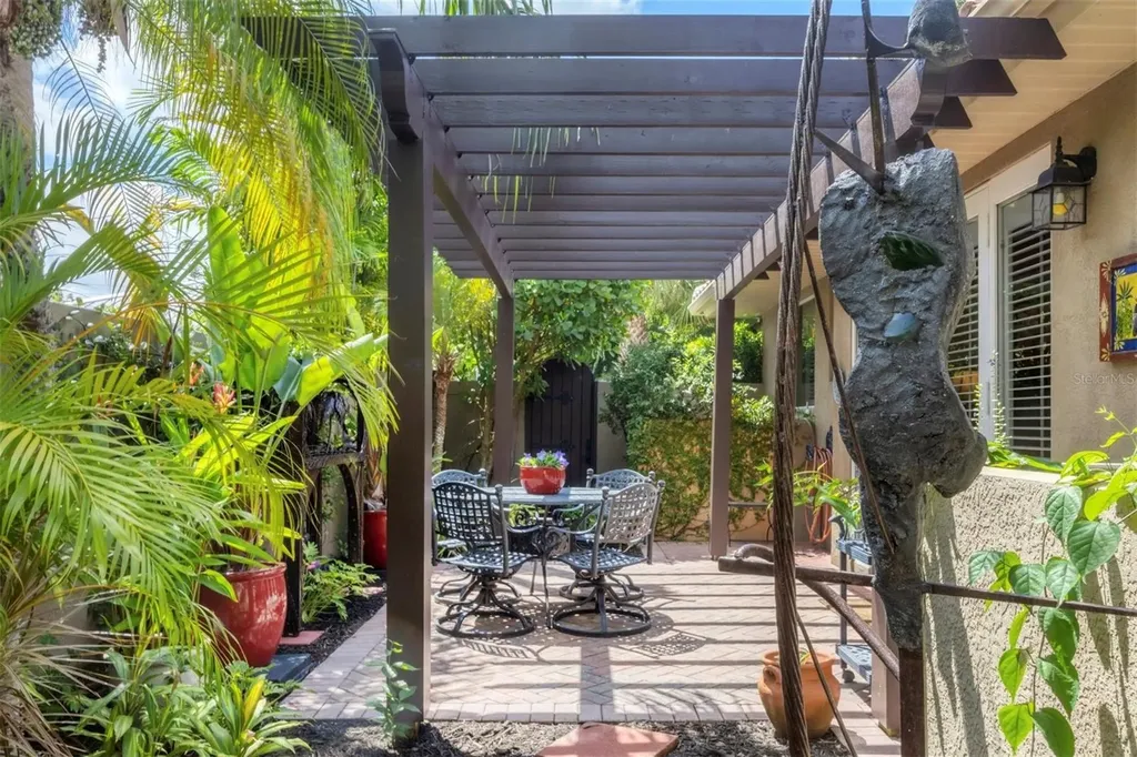 3837 Camino Real Sarasota FL 34239