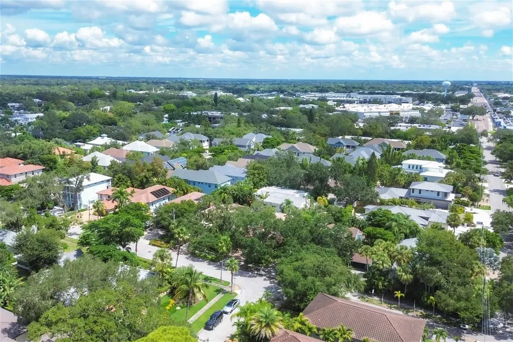 3837 Camino Real Sarasota FL 34239