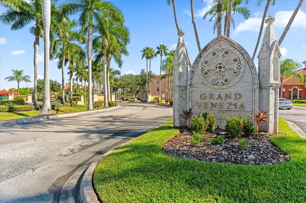 2747 Via Capri Clearwater FL 33764