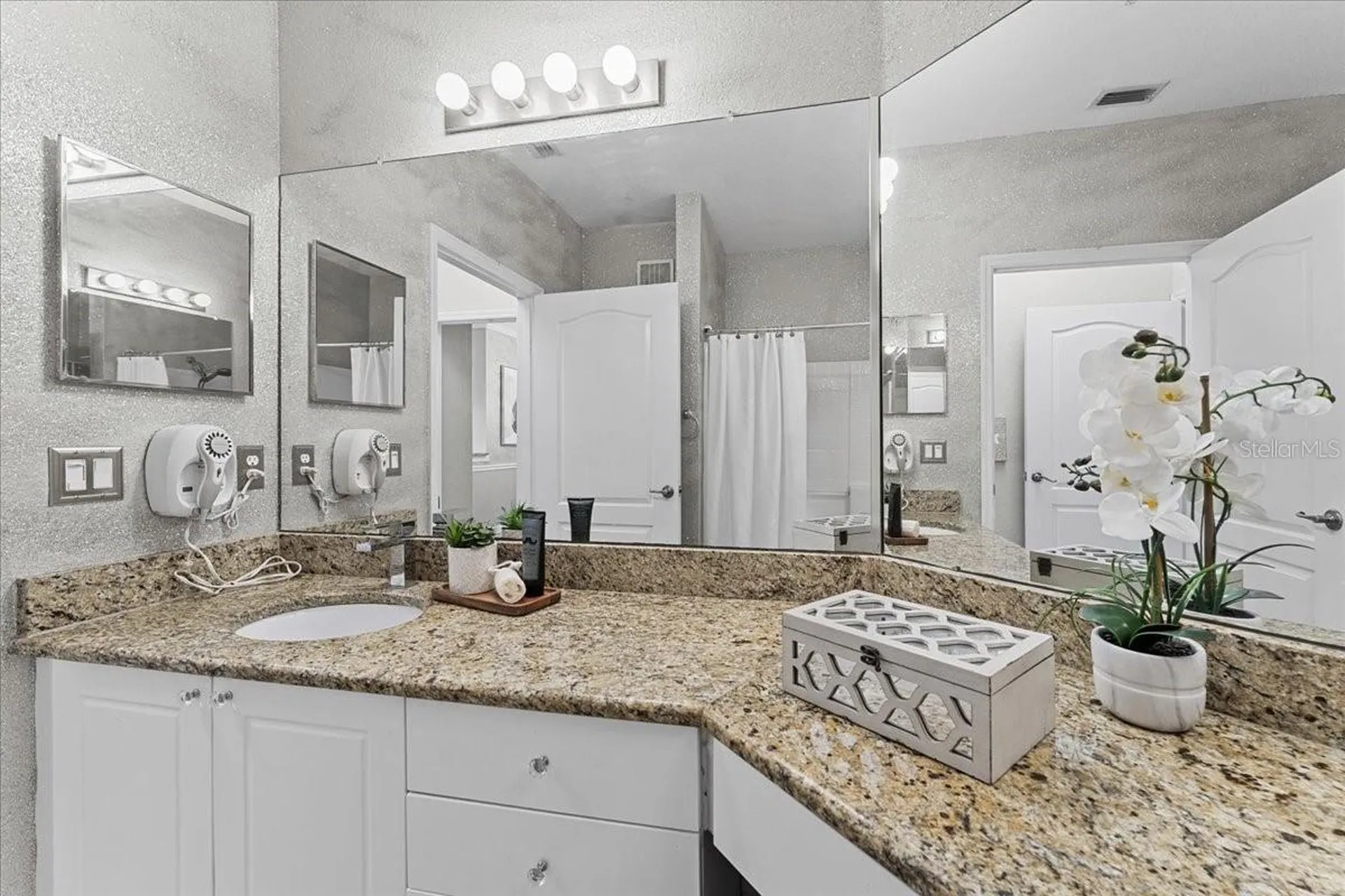 2747 Via Capri Clearwater FL 33764