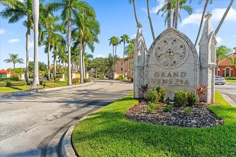 2747 Via Capri Clearwater FL 33764