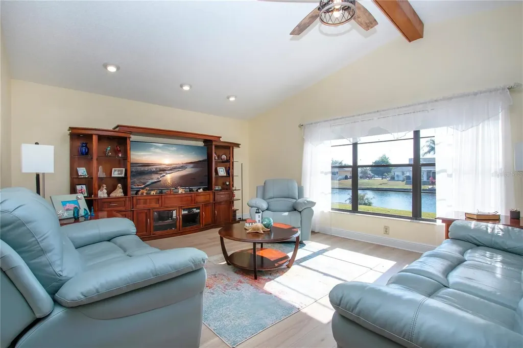 2016 E View Drive Sun City Center FL 33573