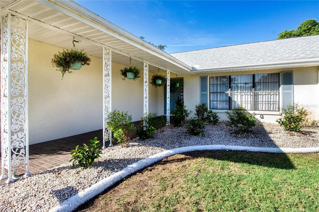 2016 E View Drive Sun City Center FL 33573