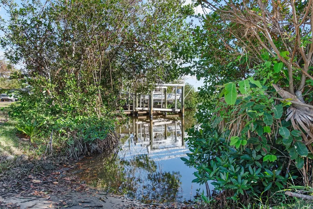 300 E Bay Heights Avenue Englewood FL 34223