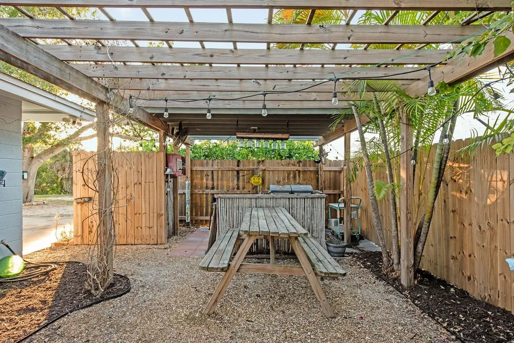 300 E Bay Heights Avenue Englewood FL 34223