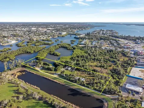 300 E Bay Heights Avenue Englewood FL 34223