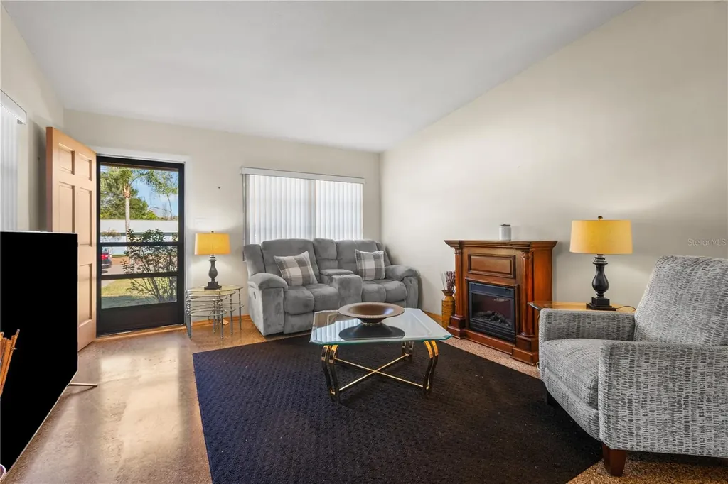 528 Doctors Drive Oviedo FL 32765