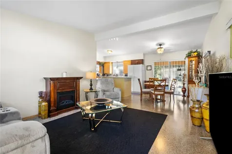 528 Doctors Drive Oviedo FL 32765