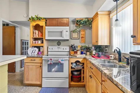 528 Doctors Drive Oviedo FL 32765