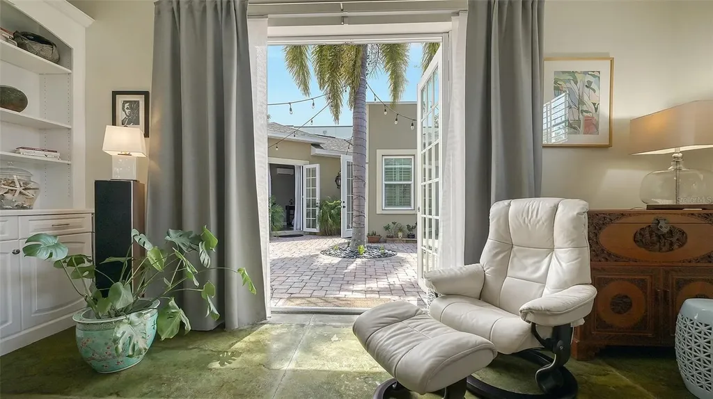 640 N Osprey Avenue Sarasota FL 34236