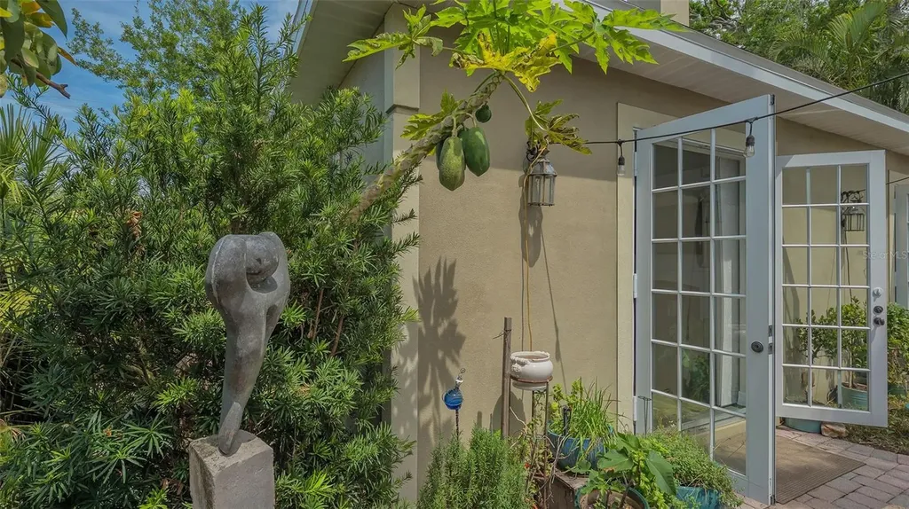 640 N Osprey Avenue Sarasota FL 34236