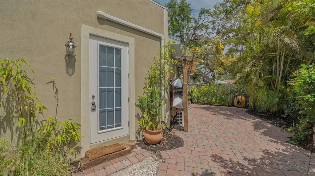 640 N Osprey Avenue Sarasota FL 34236