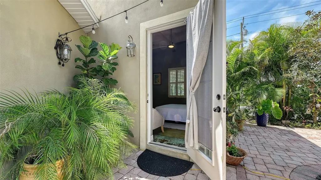 640 N Osprey Avenue Sarasota FL 34236