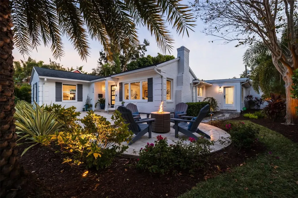 176 25th Avenue N St Petersburg FL 33704