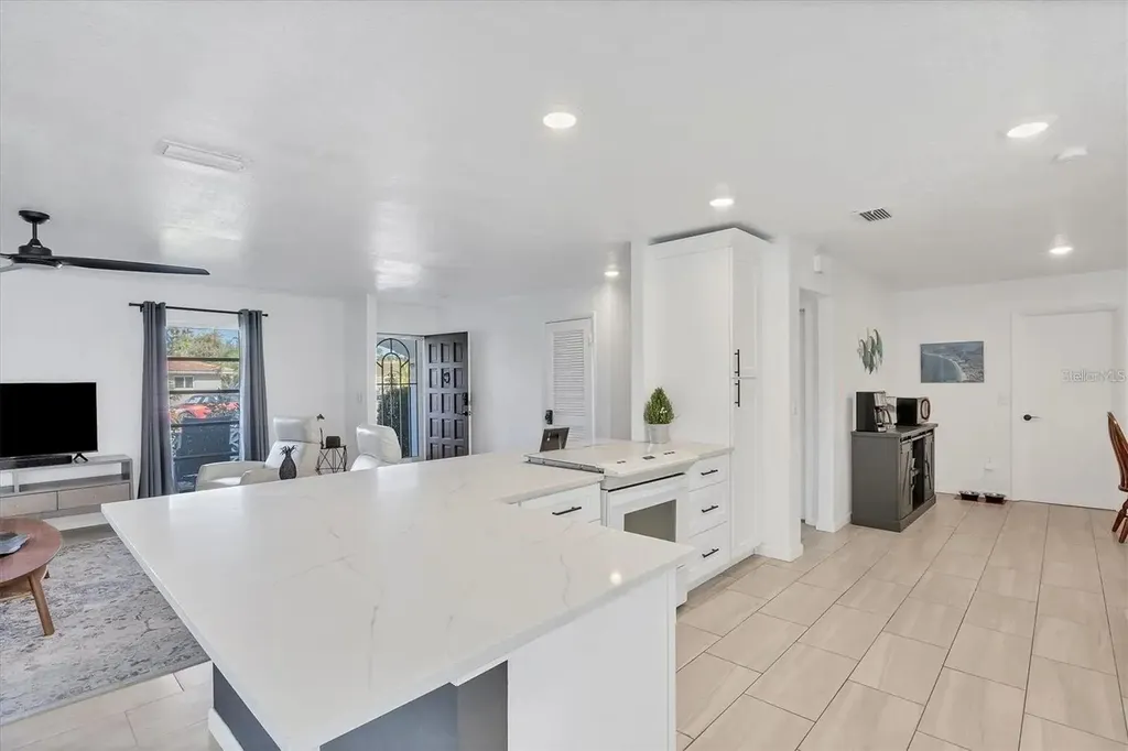 2410 Cass Street Sarasota FL 34231