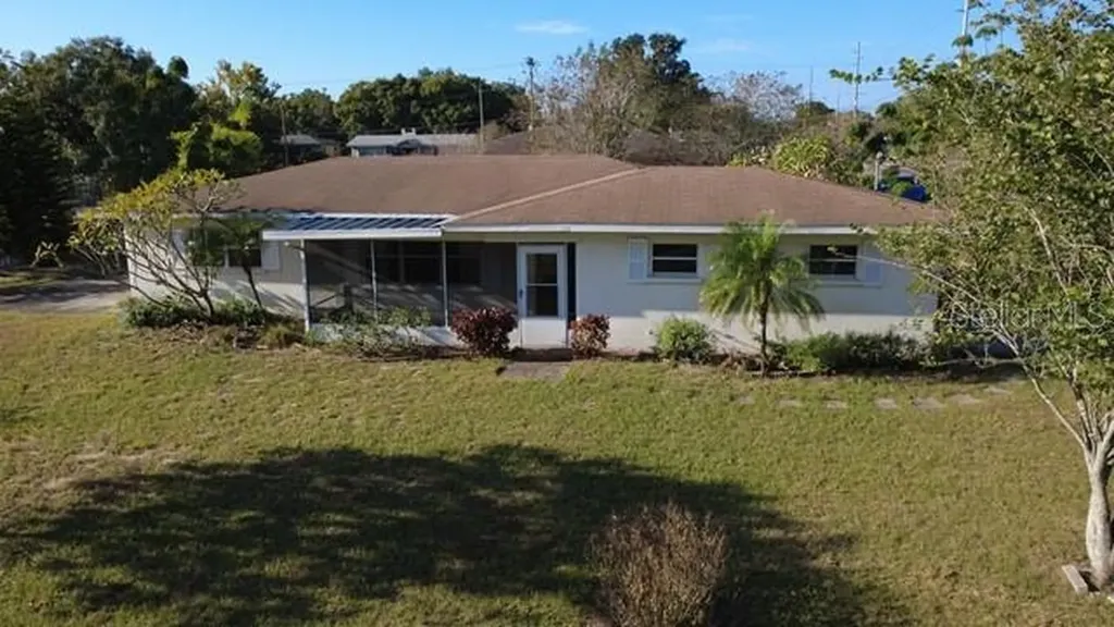 612 E Pearce Avenue Eagle Lake FL 33839