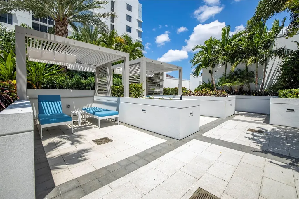 100 1st Avenue N St Petersburg FL 33701