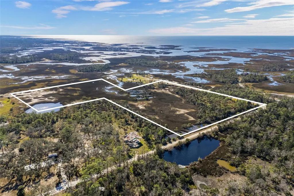 125 SW 284 Steinhatchee FL 32359