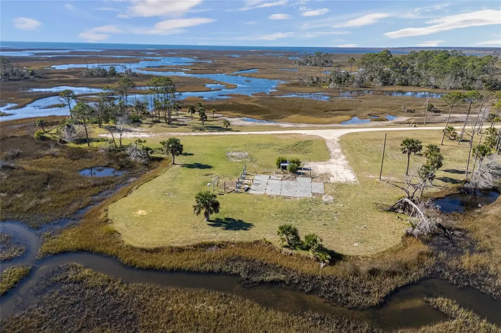 125 SW 284 Steinhatchee FL 32359