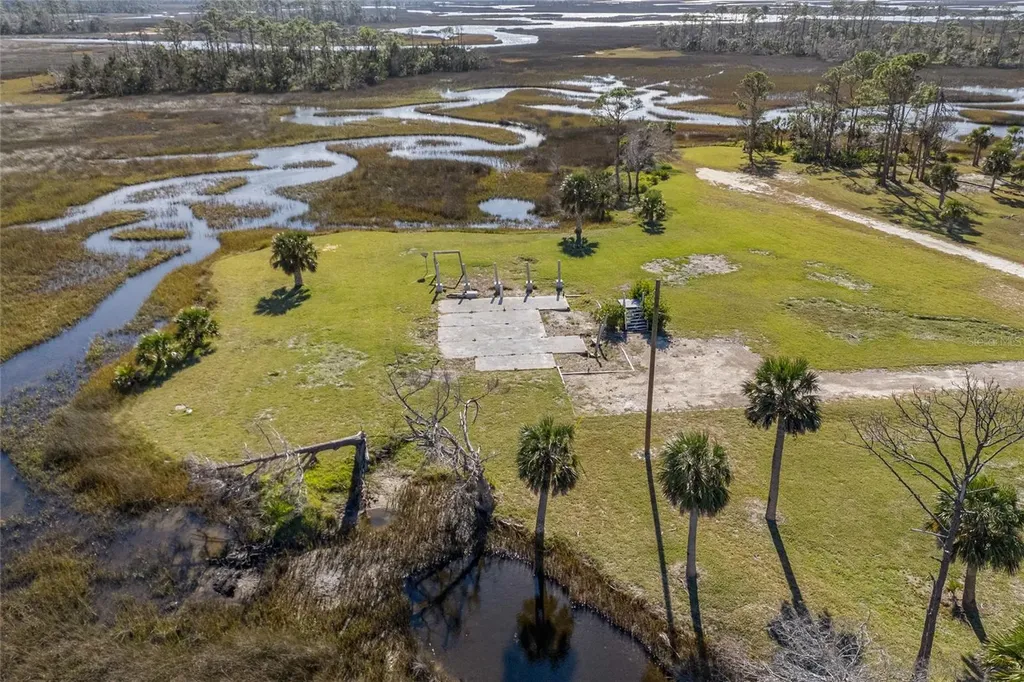 125 SW 284 Steinhatchee FL 32359
