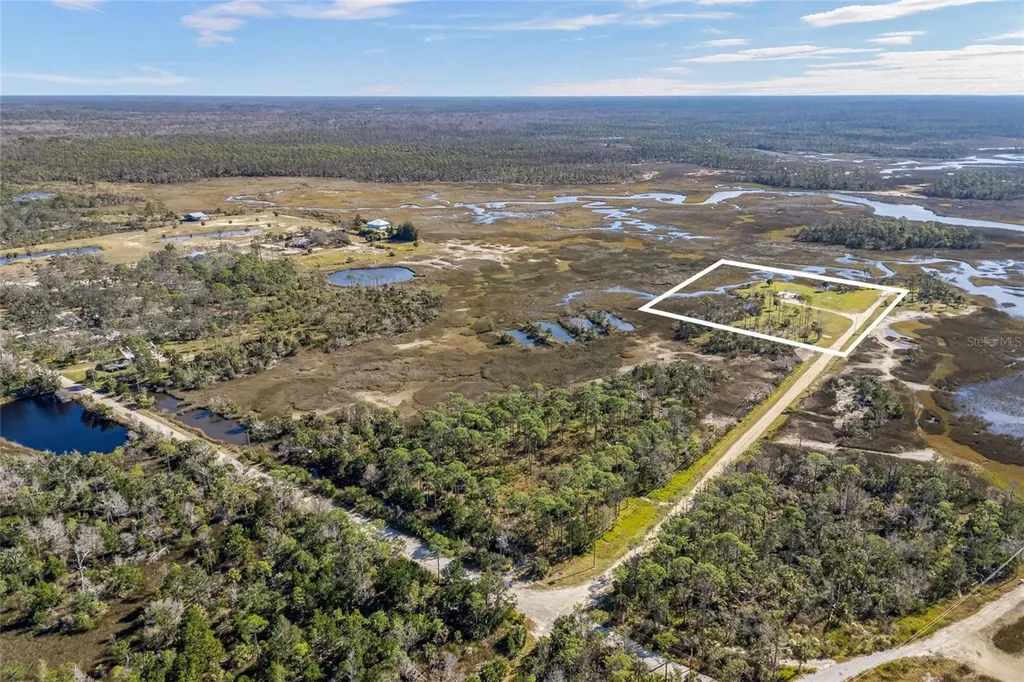 125 SW 284 Steinhatchee FL 32359