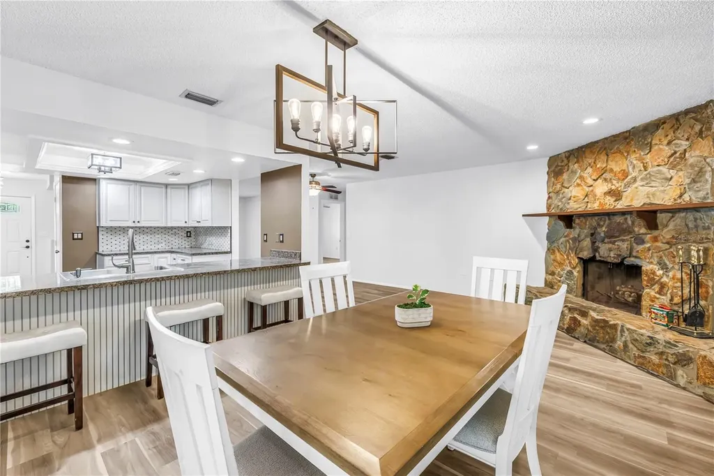 112 Meadowcross Drive Safety Harbor FL 34695