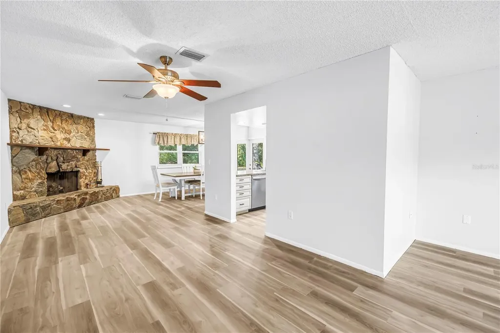 112 Meadowcross Drive Safety Harbor FL 34695