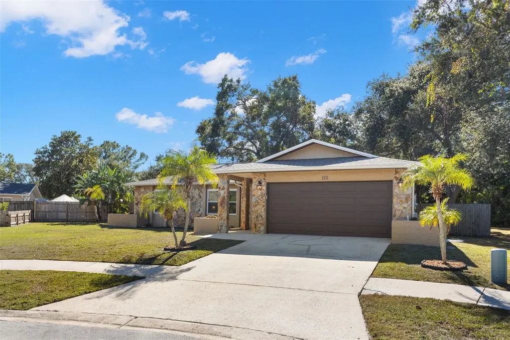 112 Meadowcross Drive Safety Harbor FL 34695