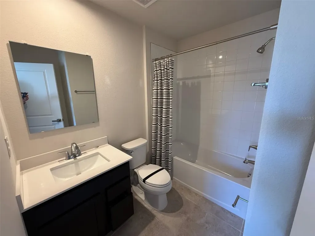 1198 Port Blue Way Lady Lake FL 32159