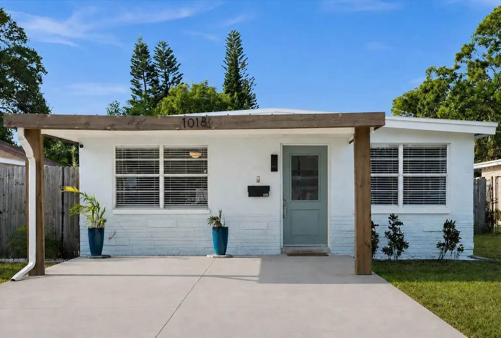 1018 55th Avenue N St Petersburg FL 33703