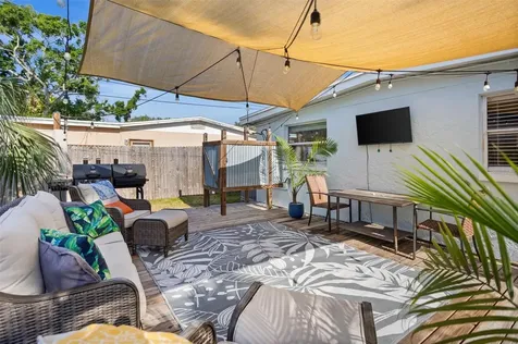 1018 55th Avenue N St Petersburg FL 33703