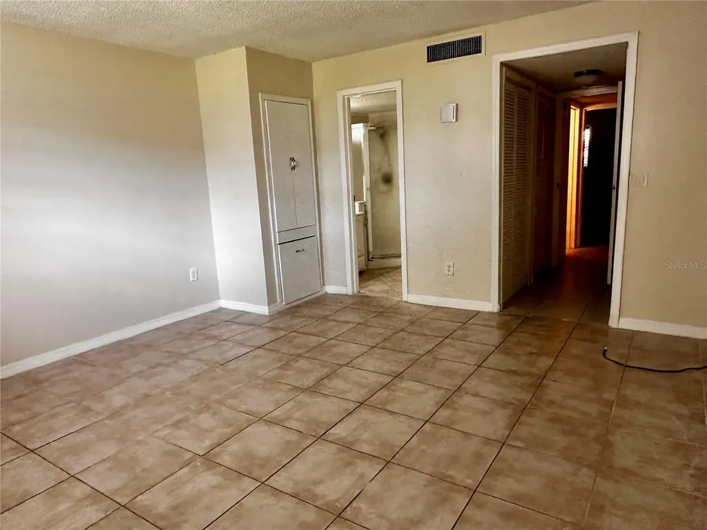 122 N Kings Avenue Brandon FL 33510